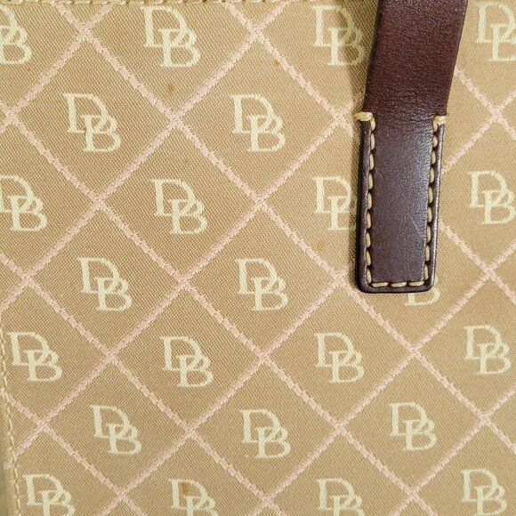Dooney & Bourke East/West Tote Handbag in Tan/Beige with Brown Leather Straps - Picture 13 of 14